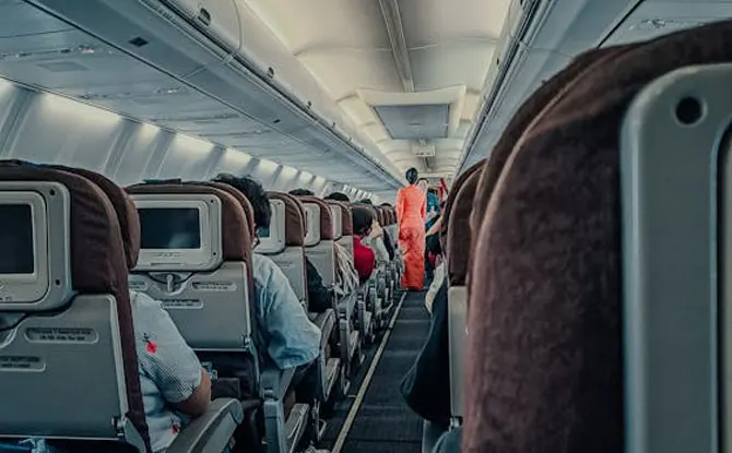 70 Jokes That&rsquo;ll Have You Rolling Down the Aisle