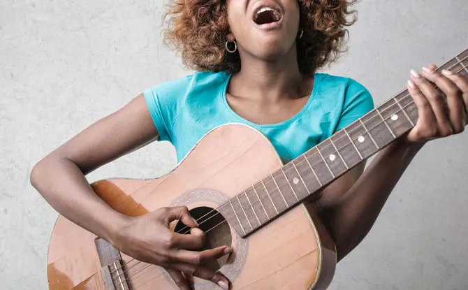 40 Musical Jokes for Singers That&rsquo;ll Hit the Right Note